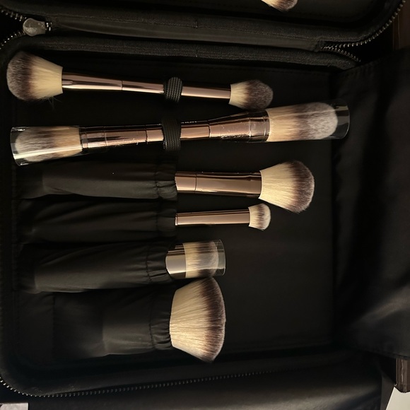 Hourglass Vegan Brush Set in Elegant Brown Packaging - Picture 5 of 6